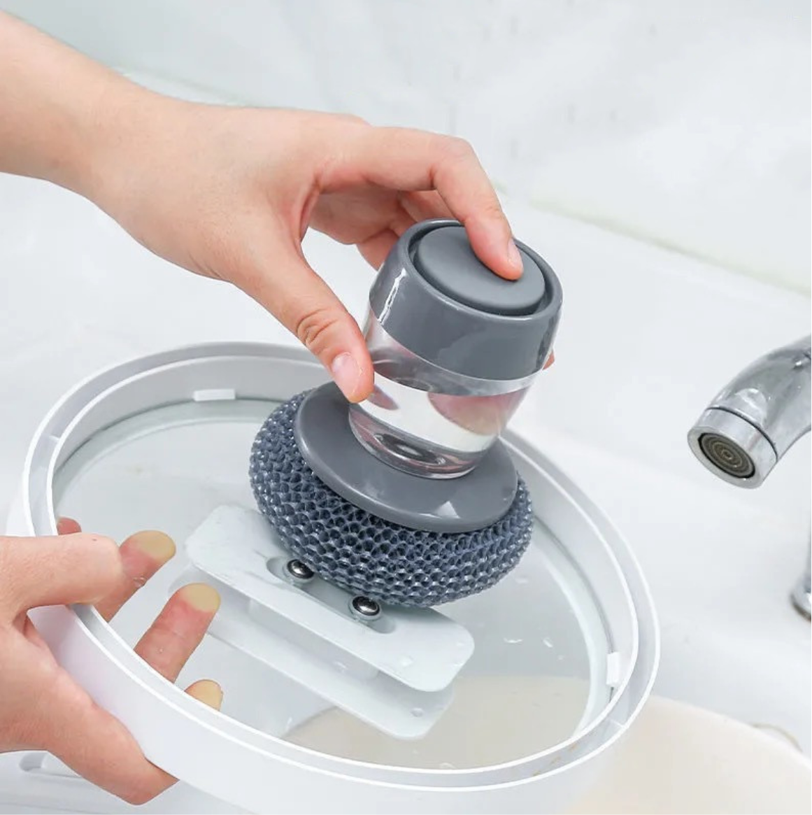 Kitchen Soap Dispensing Palm Brush Cleaner Push-type Brush Kitchen Detergent Tools